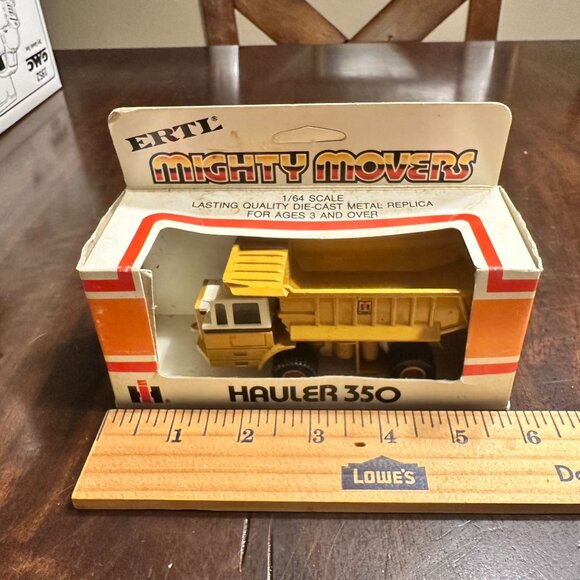 Ertl Mighty Movers Hauler 350 & Scraper 412B 1/64 Scale Die-Cast Models - Picture 6 of 6